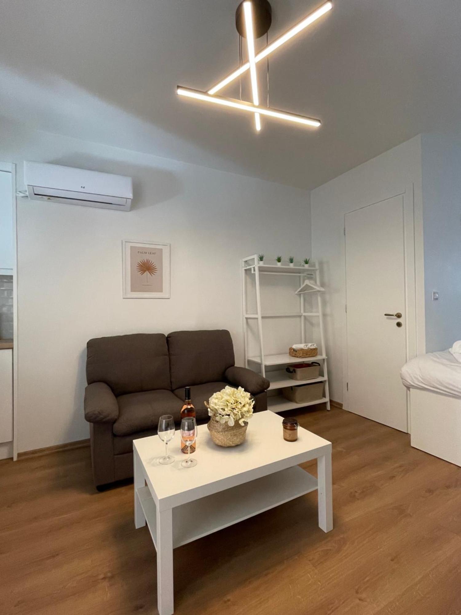 Persephone Stay Inn 엘레프시나 외부 사진